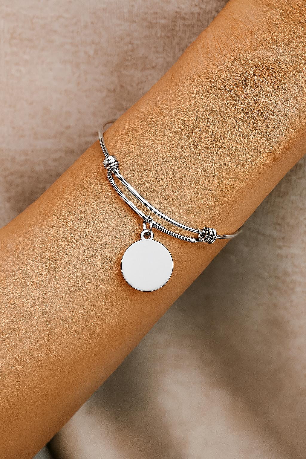 Stainless Steel Medical Assistant Bracelet, Round Charm Jewelry Healthcare Gift Appreciation Bangle Graduation Present For Her